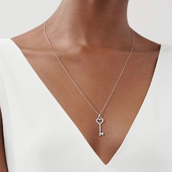 Tiffany& Co Mini Silver Heart Key Charm and Chain - Picture 2 of 9